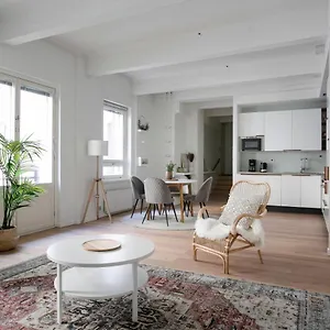 2ndhomes Loft With & Balcony By The White Church アパート ヘルシンキ
