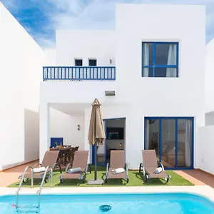 villa-luxury-3-bedroom-with-heated-private-pool-in.canaryislandshotels.net/